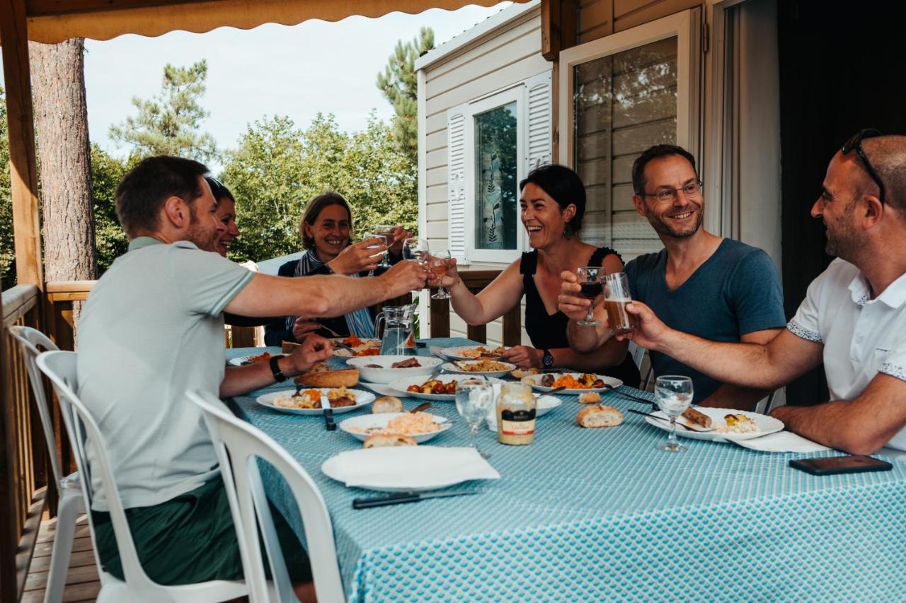 Mobil Homes Xxl2 4 Chambres - Camping Le Ranch Des Volcans Châtel-Guyon Eksteriør bilde